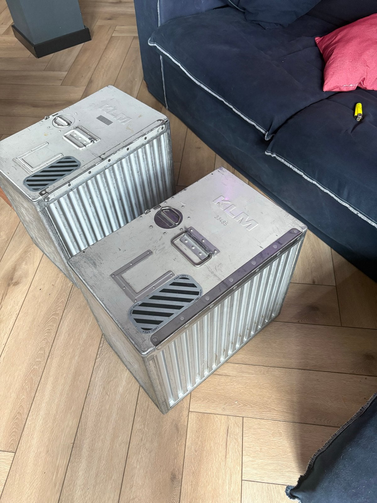 2x KLM vliegtuig trolley - Bijzettafel/Opbergkast, Ophalen, 50 – 75, Minder dan 50 cm, Gebruikt