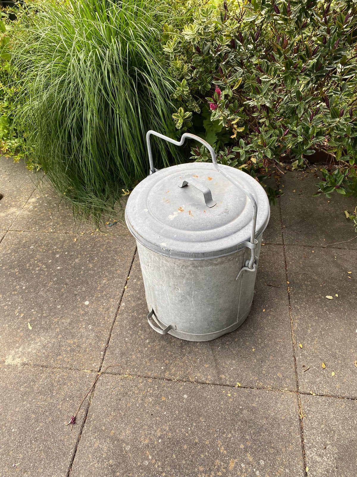 Te koop  grote zinken emmer/ vuilnisbak, Tuin en Terras, Ophalen, Gebruikt