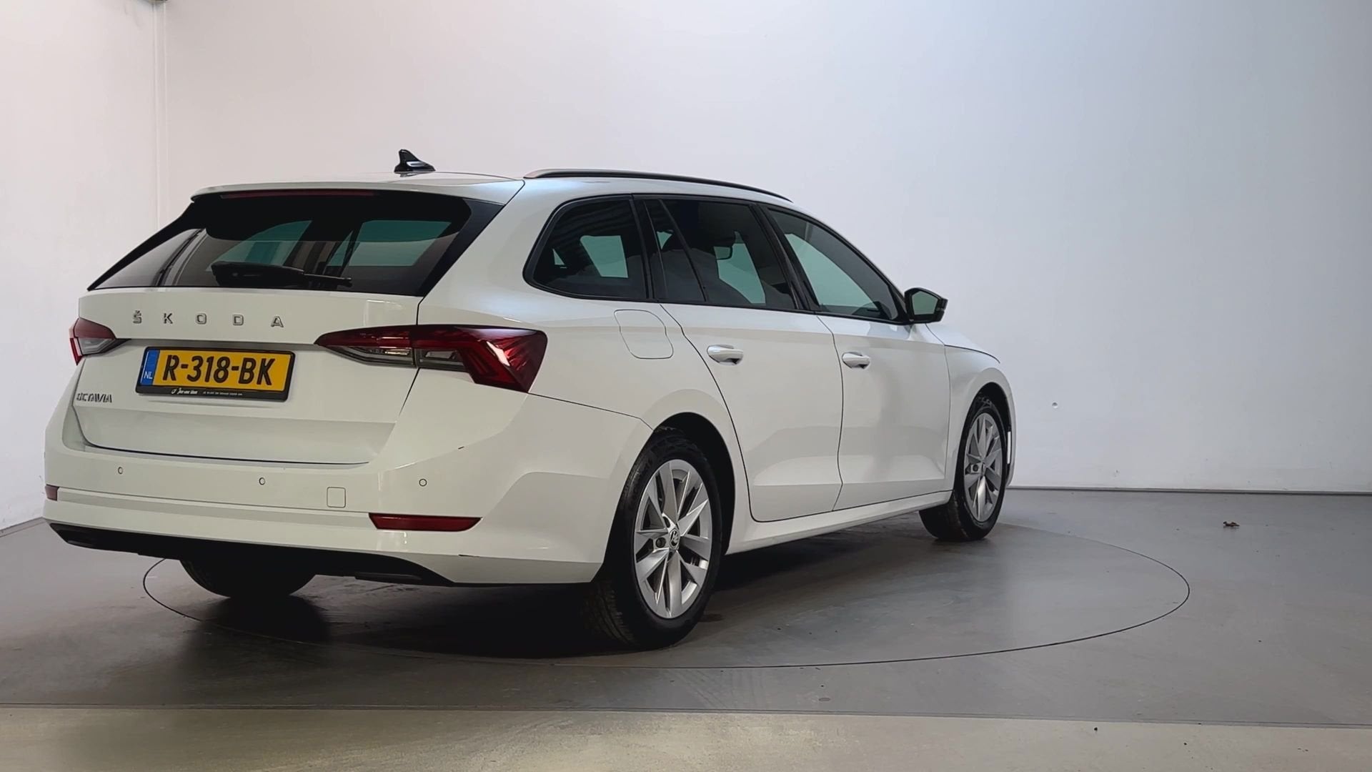 Skoda Octavia Combi 1.0 TSI Sport Business Sfeerverlichting, Stof, Gebruikt, Met garantie (alle), Wit