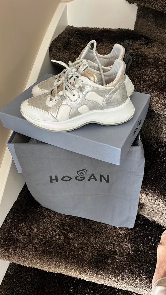 Hogan sneakers maat 37. 1/2, Kleding | Dames, Schoenen, Ophalen of Verzenden, Zo goed als nieuw, Wit, Sneakers of Gympen