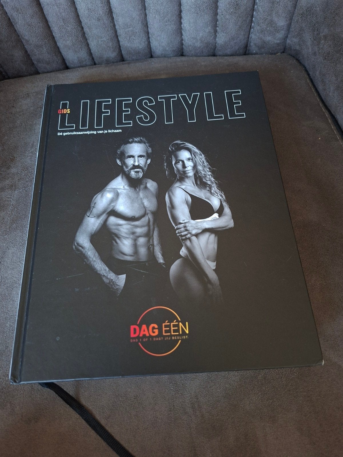 GIDS LIFESTYLE: De gebruiksaanwijzing van je lichaam, Ophalen of Verzenden, Zo goed als nieuw, Gezondheid en Conditie, DAG ÉÉN