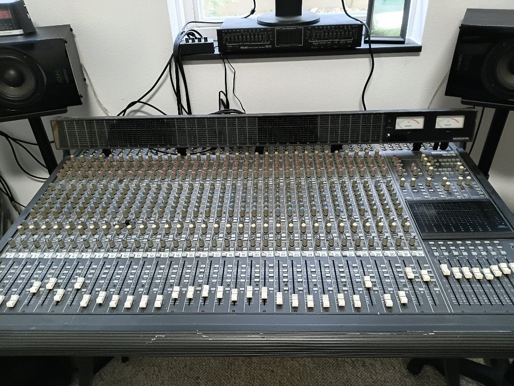 Mackie 32-8-2 8 bus Mixing Console inclusief meterbridge, Ophalen, Gebruikt, 20 kanalen of meer