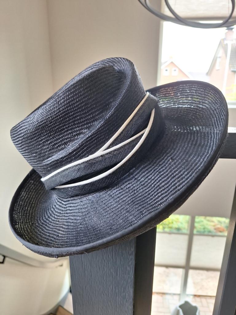 Mooie! Zwarte zomerhoed, Ophalen of Verzenden, Zo goed als nieuw, One size fits all