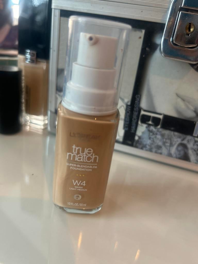 L'Oréal True Match Superblandable Foundation W4 Light Medium, Gehele gezicht, Beige, Ophalen of Verzenden, Zo goed als nieuw
