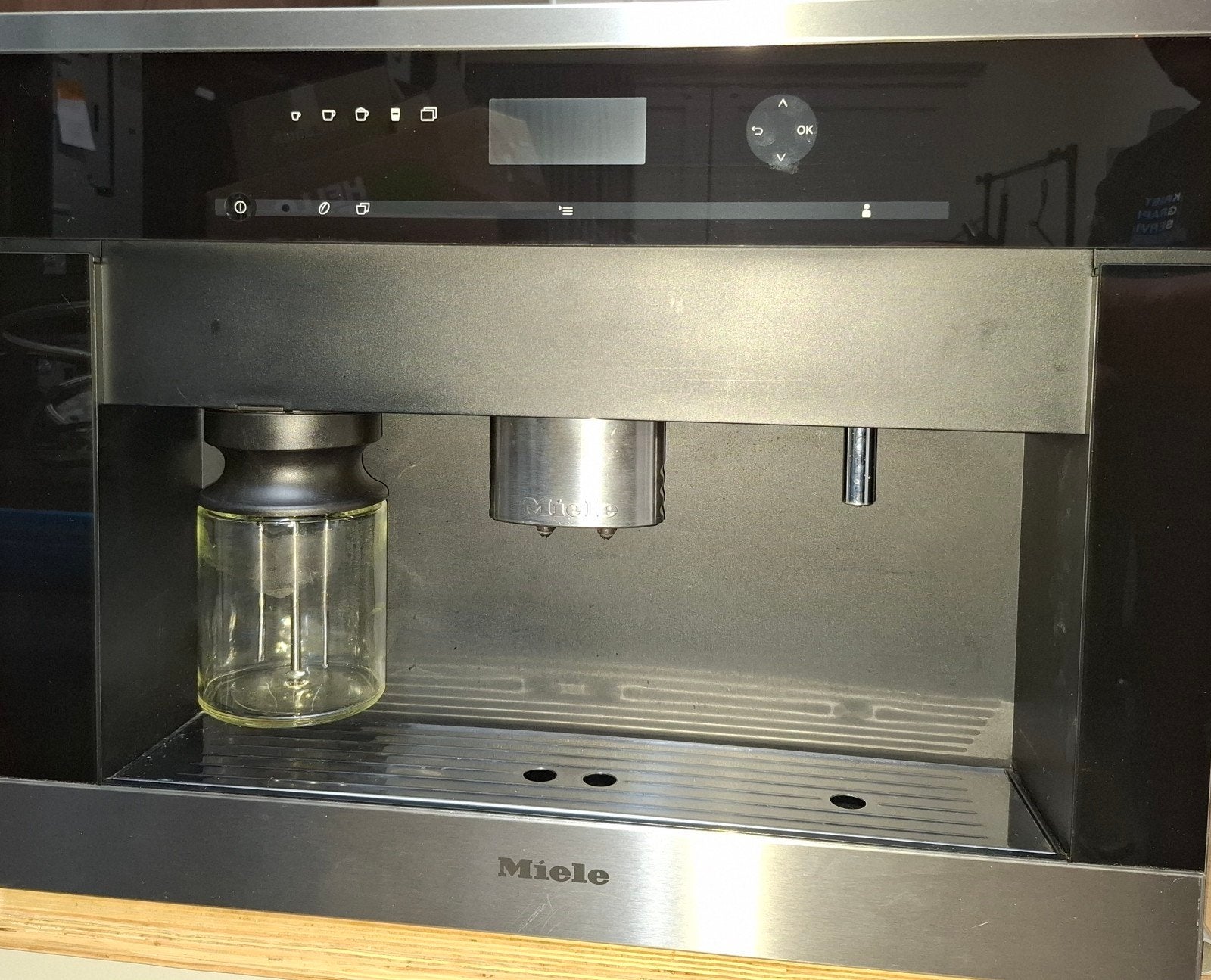 Miele inbouw bonen koffiemachine cva6405, compleet & perfect, Ophalen, Koffiemachine, Gemalen koffie