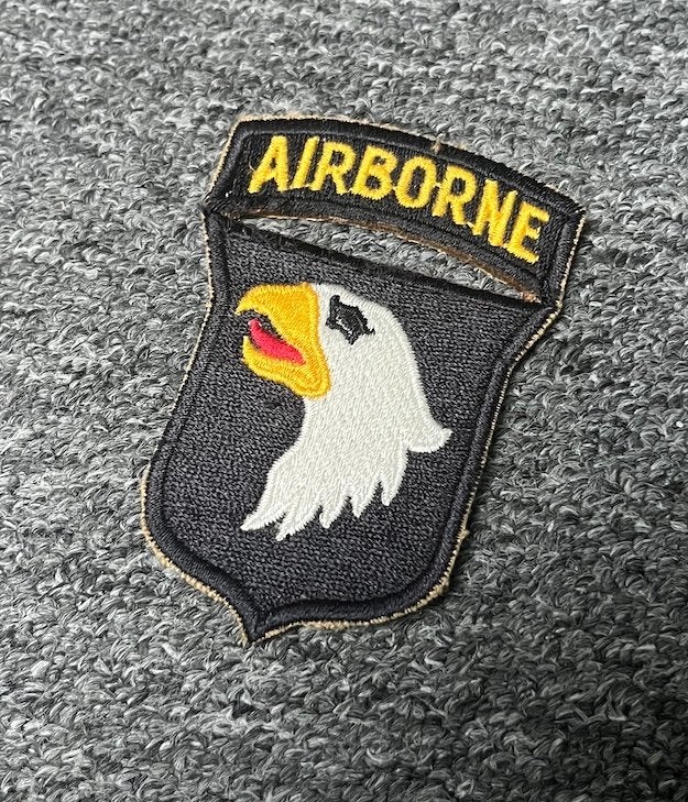101st Airborne Patch geborduurd, Verzamelen, Ophalen of Verzenden, Landmacht, Amerika, Embleem of Badge