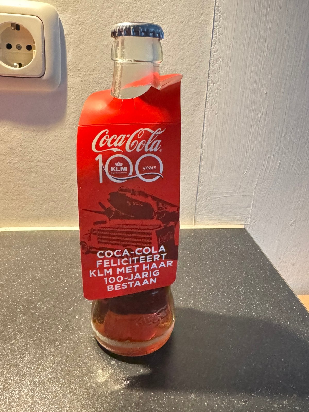 Coca-Cola KLM 100 jaar jubileum flesje, Ophalen of Verzenden, Zo goed als nieuw, Verpakking