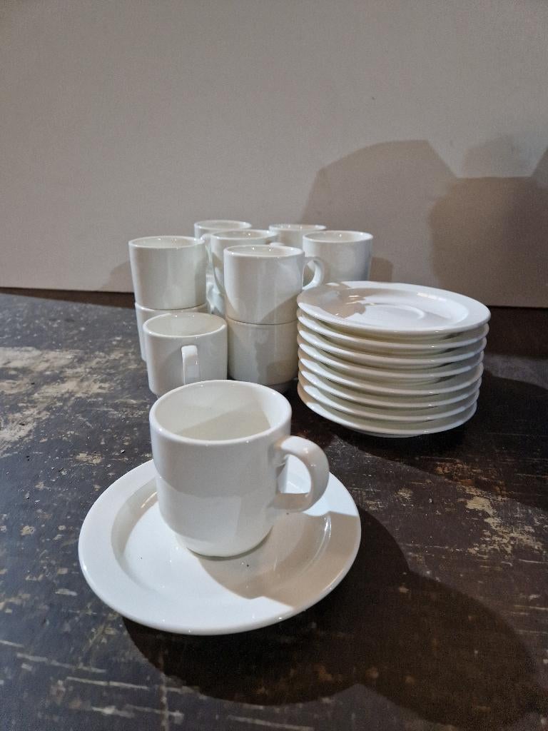 77 stuks kop en schotel porselein €1 per stuk, Gebruikt, Ophalen of Verzenden, Overige stijlen, Kop(pen) en/of Schotel(s)