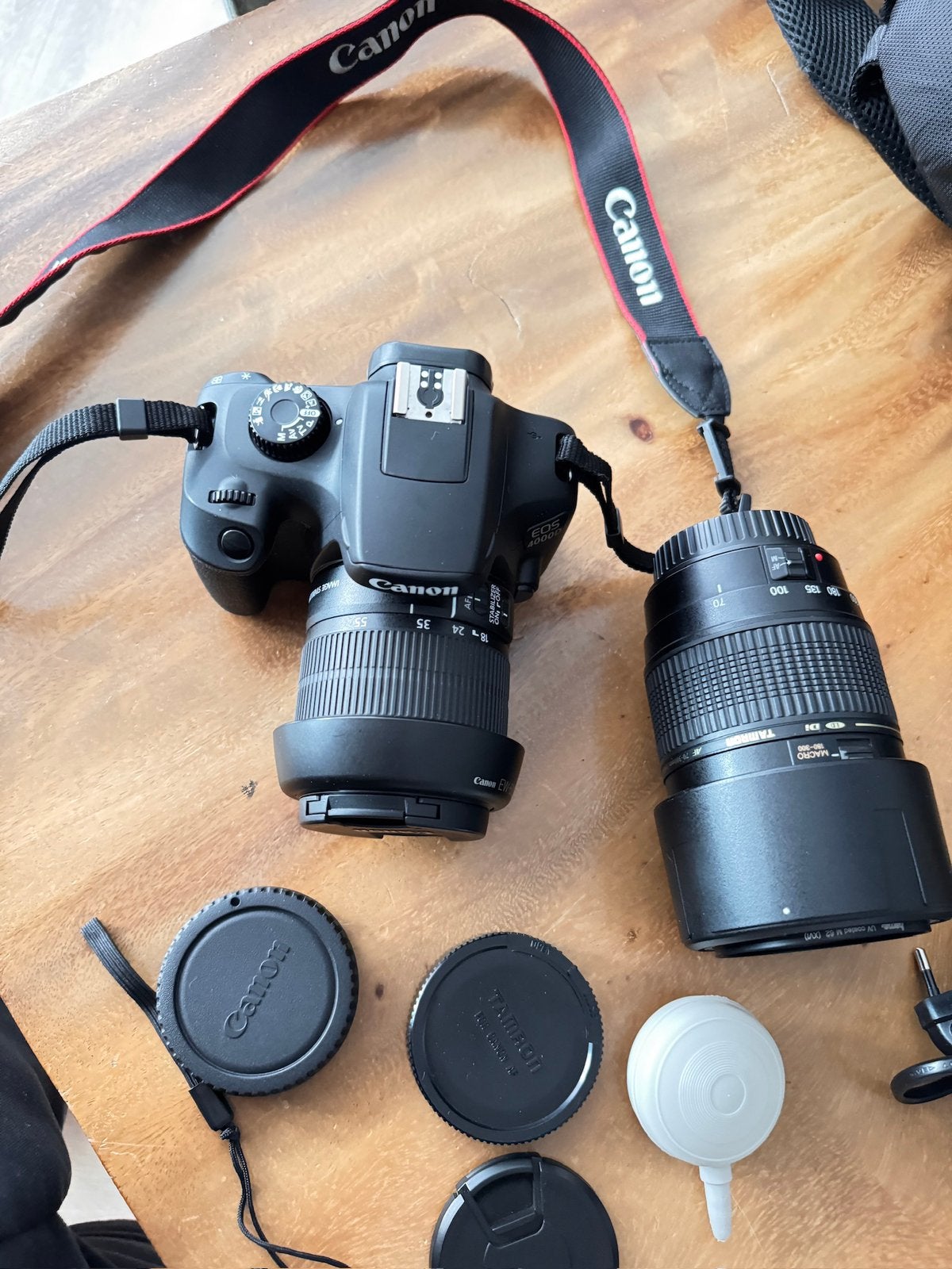 Canon EOS 4000D Spiegelreflexcamera met 2 lenzen en accessoi, Ophalen, Canon, Zo goed als nieuw, Draagriem