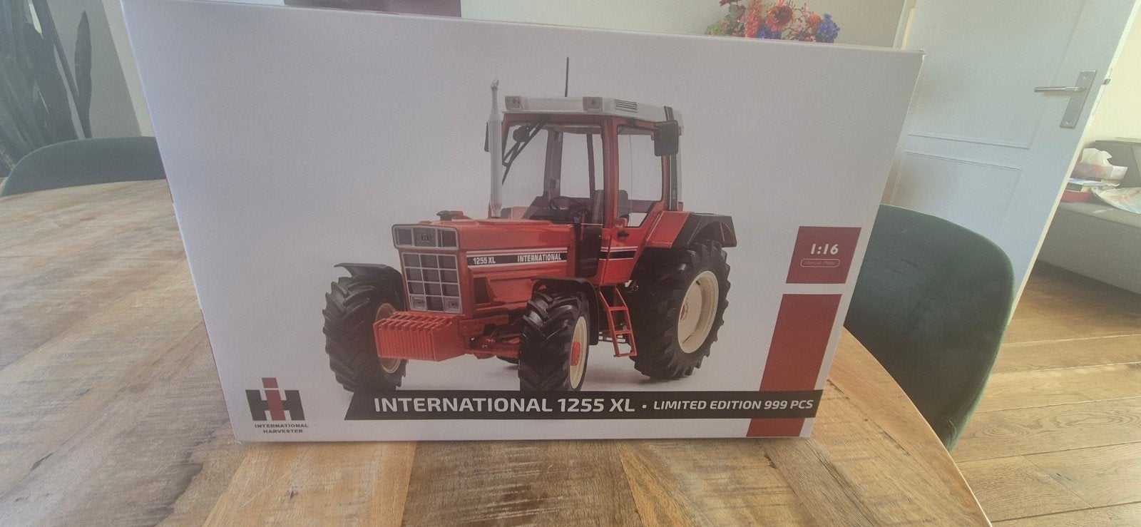 international ih ihc 1255 xl universal hobbies, Ophalen of Verzenden, Zo goed als nieuw, Tractor of Landbouw, Universal Hobbies