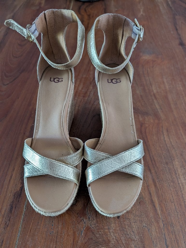 Ugg espadrilles, goud, maat 40, Kleding | Dames, Schoenen, UGG, Overige kleuren, Ophalen of Verzenden, Zo goed als nieuw
