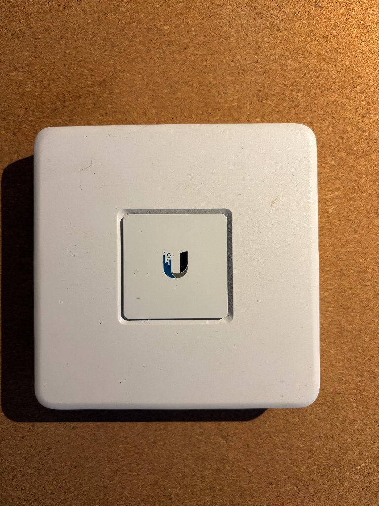 Ubiquiti UniFi Security Gateway (USG), Verzenden, Zo goed als nieuw, Router, Ubiquiti UniFi