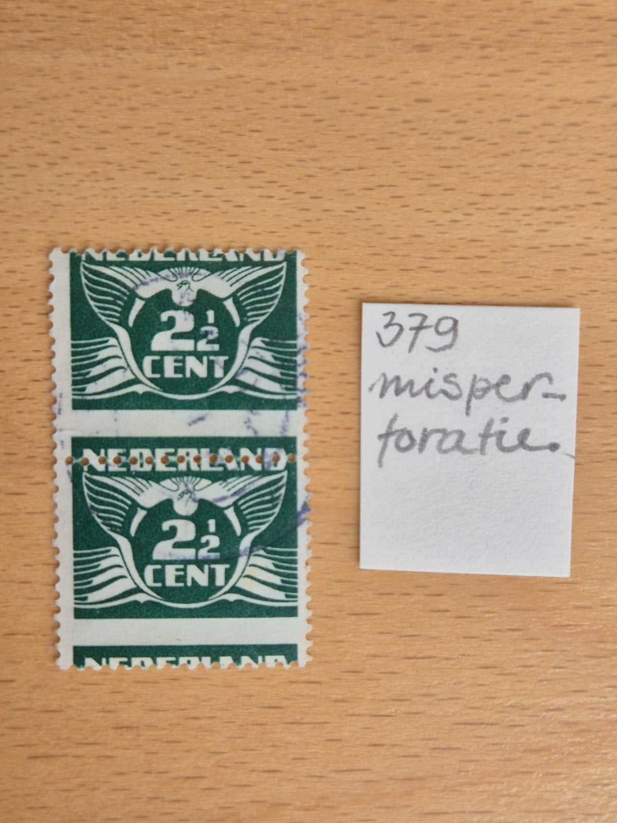 Misperforatie Nederland 1941 vliegende duif, Postzegels en Munten, Postzegels | Nederland, Ophalen of Verzenden, Na 1940, Gestempeld