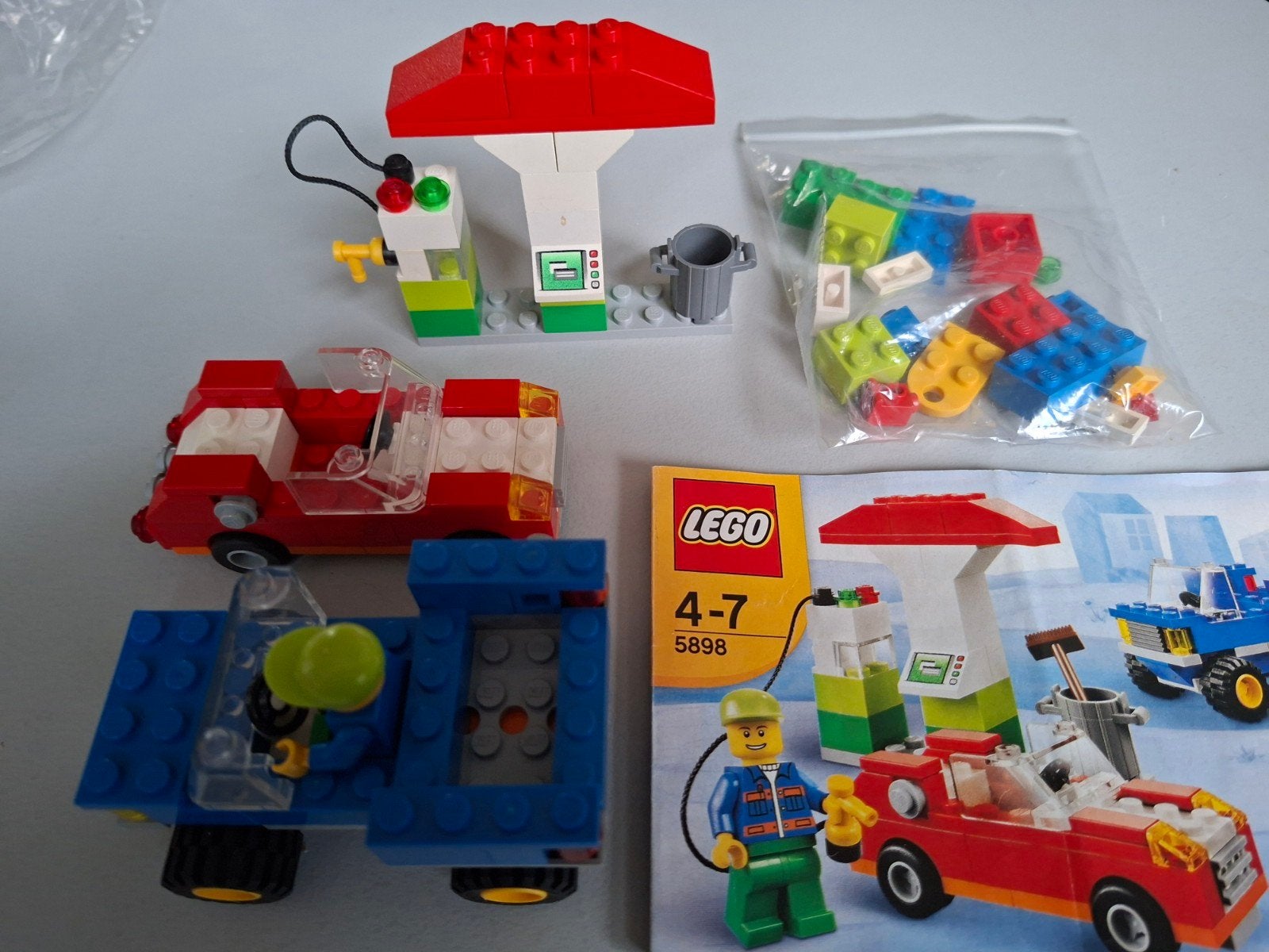 LEGO 5898 Auto's en Tankstation - Compleet met instructies, Ophalen of Verzenden, Zo goed als nieuw