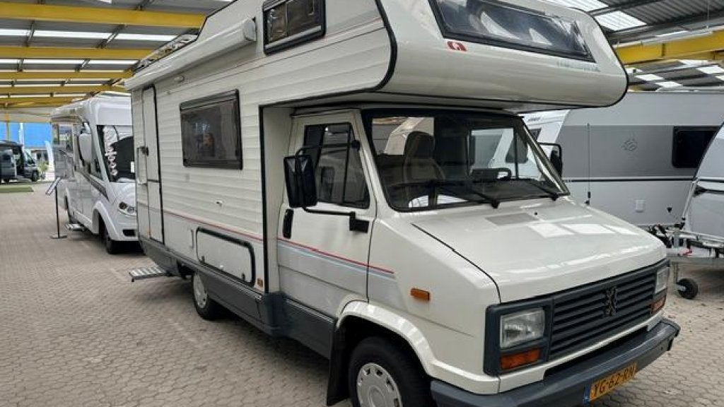 Adria Adriatik 550 E, Caravans en Kamperen, Campers, Alkoof, Ringverwarming, Achteruitrijcamera, Bedrijf