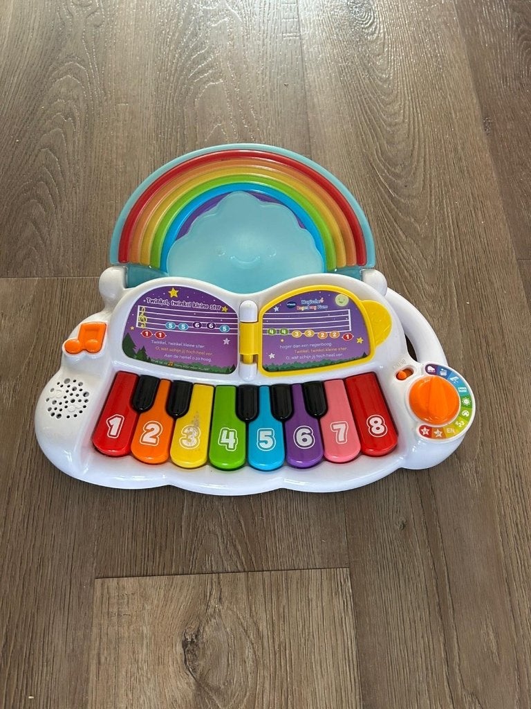 Regenboog piano, Ophalen, Zo goed als nieuw, 6 maanden tot 2 jaar