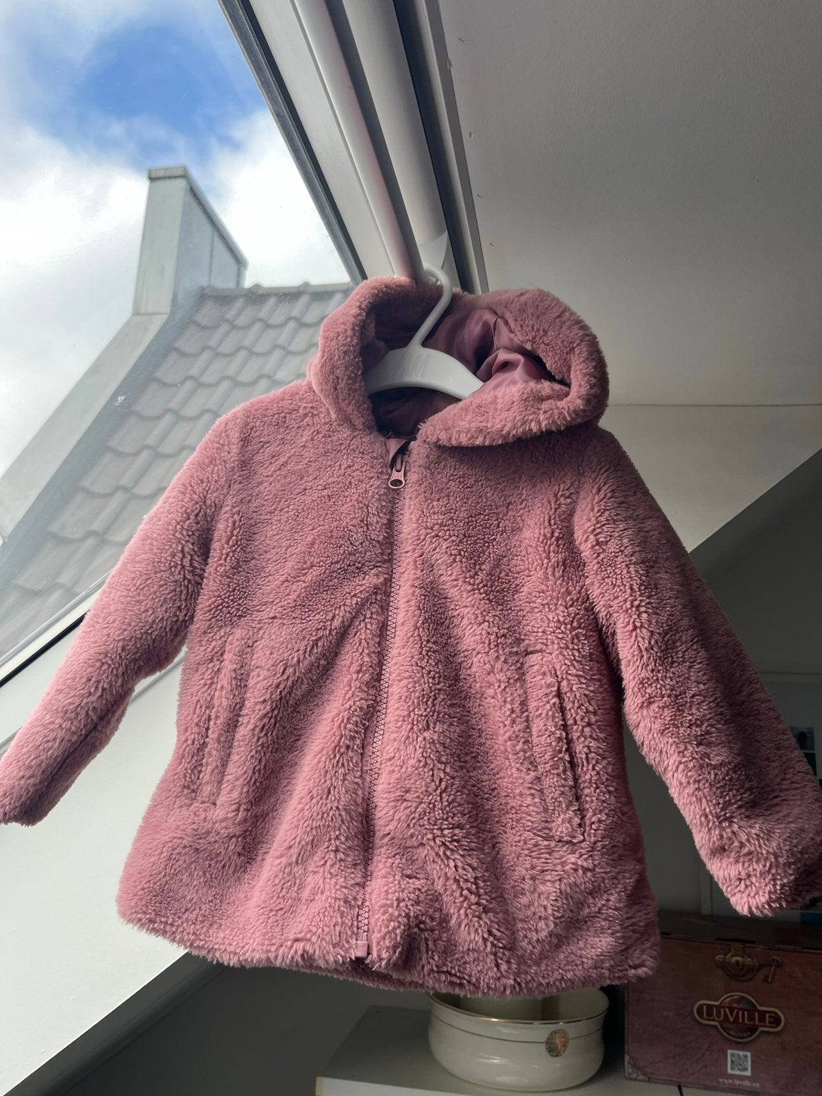 Roze teddy jas met capuchon - Maat 86, Ophalen of Verzenden, Zo goed als nieuw, Meisje, Jasje