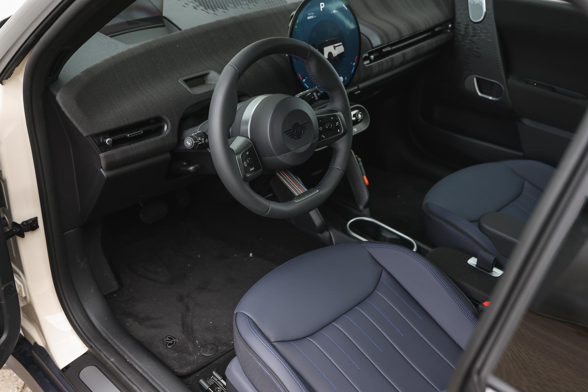 MINI Hatchback Cooper E / Panoramadak / JCW Sportstoelen / C, Auto's, Dealer onderhouden, Met garantie (alle), 4 stoelen, Leder en Stof