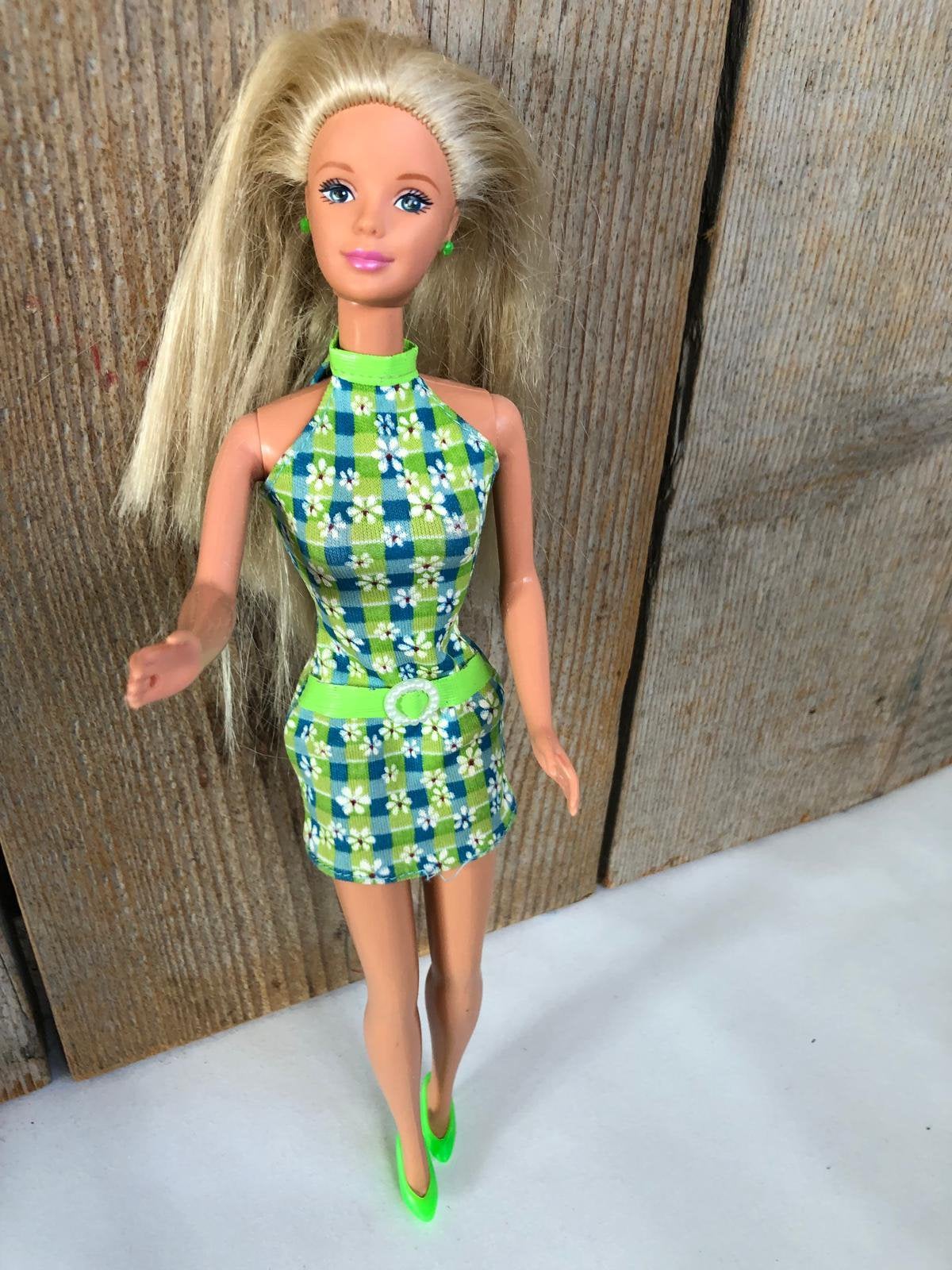 Pretty  in plaid Barbie pop met groene outfit, Ophalen of Verzenden, Zo goed als nieuw, Barbie