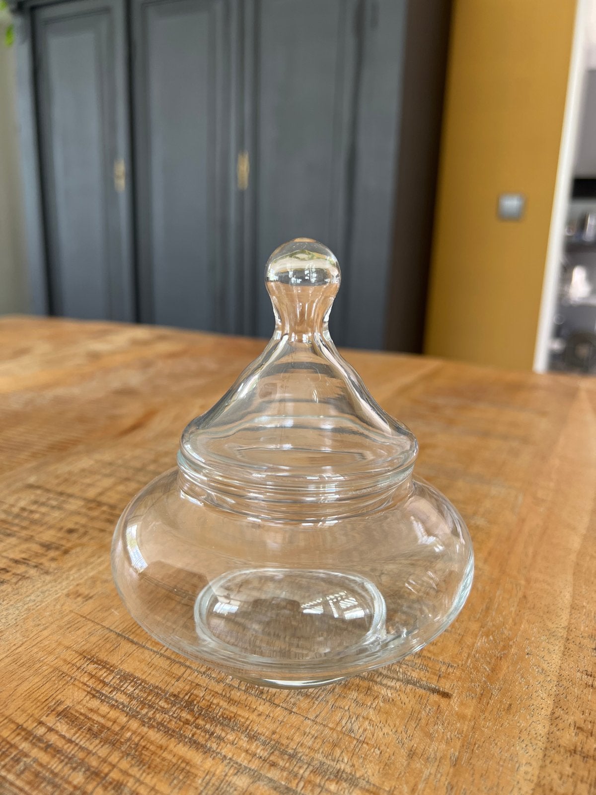 Glazen bonbonnière / apothekerspot met deksel (snoeppot), Ophalen of Verzenden, Gebruikt, Glas, Klassiek