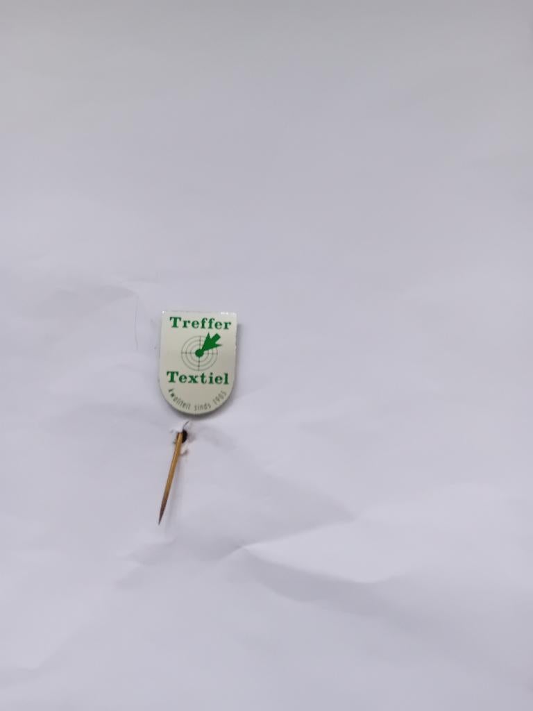 Pin - Treffer Textiel, Ophalen of Verzenden, Zo goed als nieuw, Merk, Speldje of Pin
