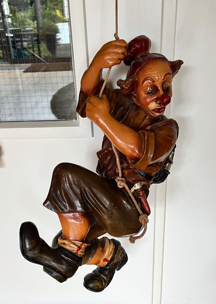 Vintage hangenden clown, Verzamelen, Beelden en Beeldjes, Ophalen of Verzenden, Gebruikt, Mens