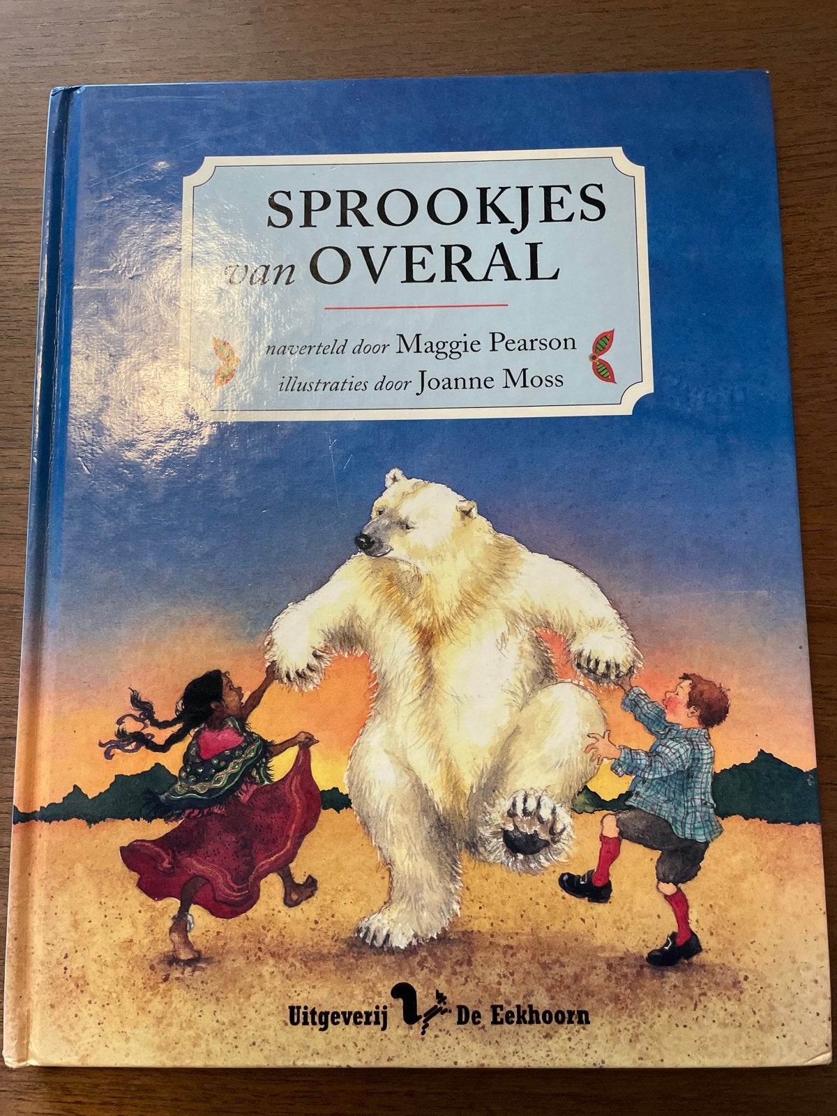 Sprookjes van Overal - Maggie Pearson - De Eekhoorn, Ophalen of Verzenden, Zo goed als nieuw