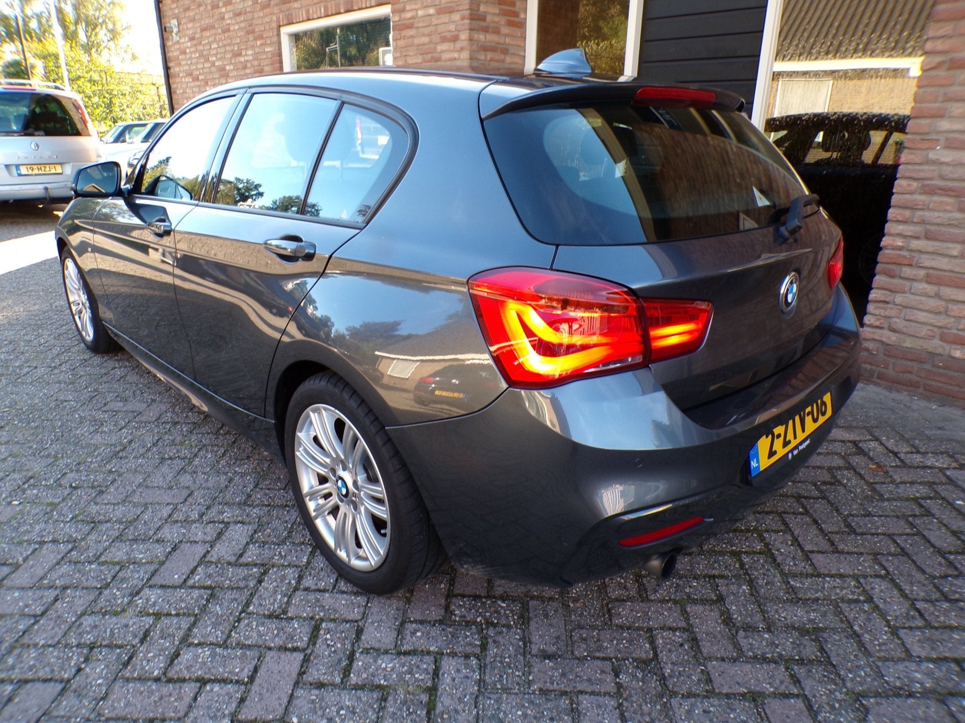 BMW 1-serie 118i Automaat / Navi / Clima / M Pakket, Auto's, Dealer onderhouden, Gebruikt, 4 cilinders, Origineel Nederlands