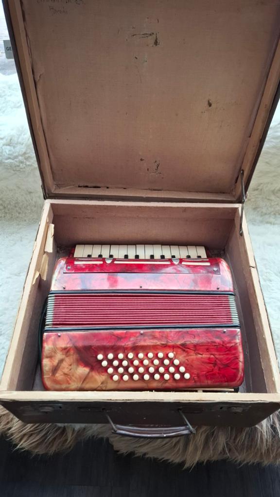 Scandalli Accordeon - Klassiek Rood Toetsaccordeon, Muziek en Instrumenten, Accordeons, Ophalen of Verzenden, 120-bas, Overige merken