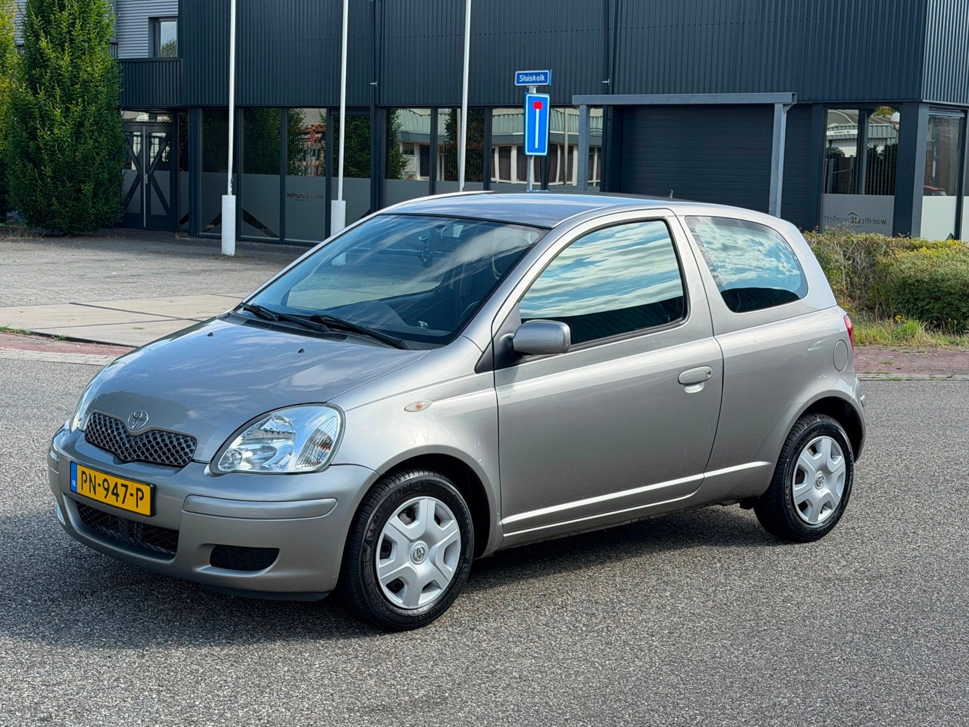 Toyota Yaris 1.3 VVT-i Terra Airco Nieuwe Apk, Voorwielaandrijving, Gebruikt, 31 €/maand, 4 cilinders