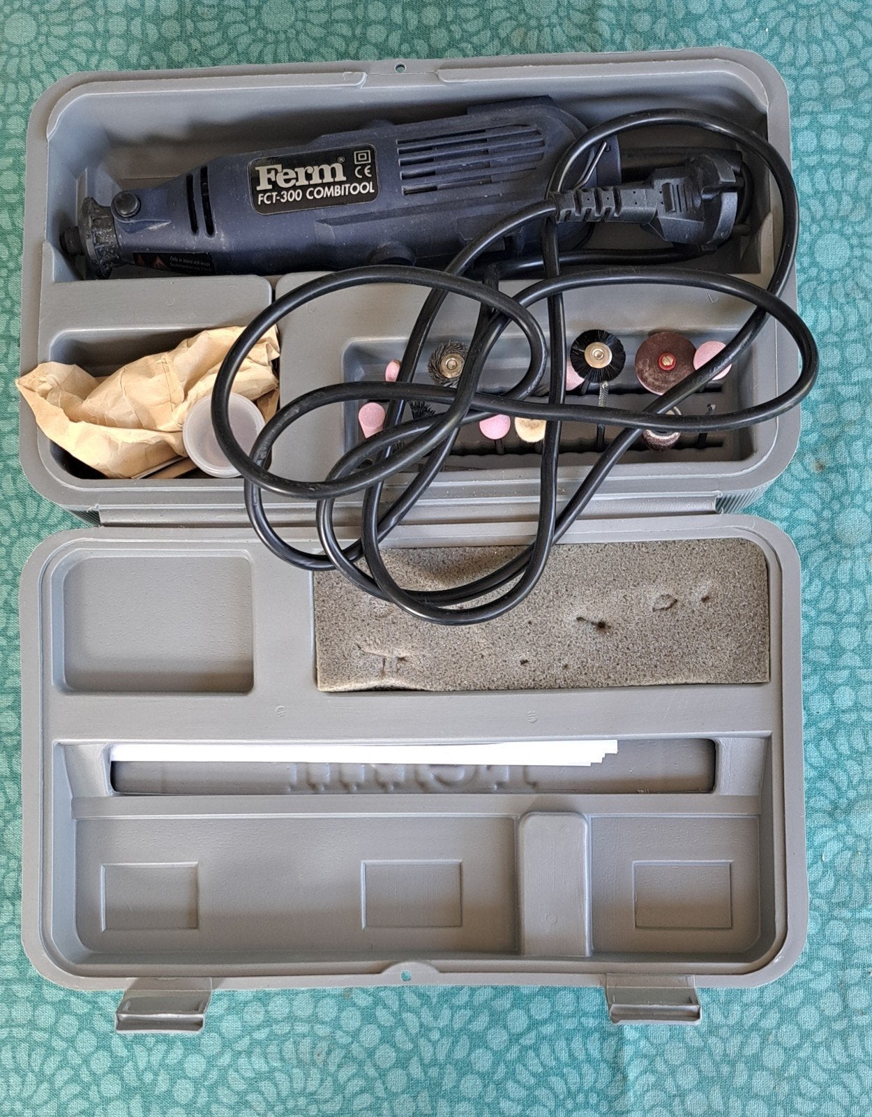 Ferm FCT-300 Combitool met accessoires en koffer, Doe-het-zelf en Verbouw, Gereedschap | Handgereedschap, Ophalen of Verzenden