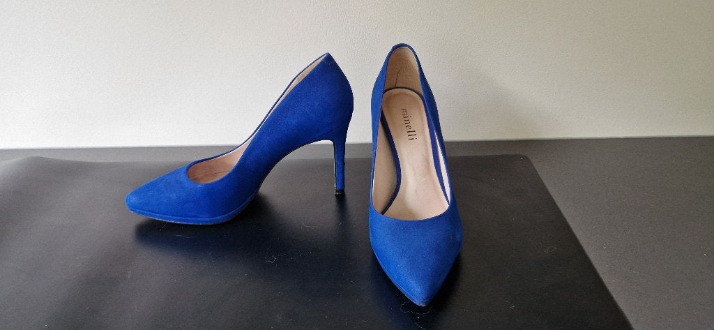 Minelli koningsblauwe suède pumps 37, Kleding | Dames, Schoenen, Pumps, Blauw, Ophalen of Verzenden, Zo goed als nieuw