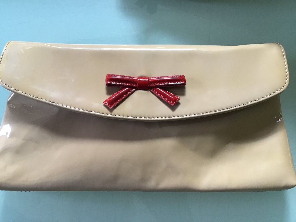 Peter Kaiser chique lakleer envelop-tas(clutch)m. rode strik, Ophalen of Verzenden, Nieuw, Beige, Overige typen