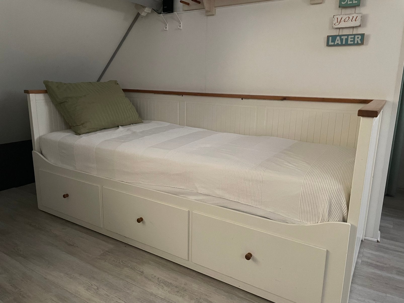 Ikea bed type Hemnes creme met houtkleur rand, Ophalen, Wit, Tweepersoons, Zo goed als nieuw
