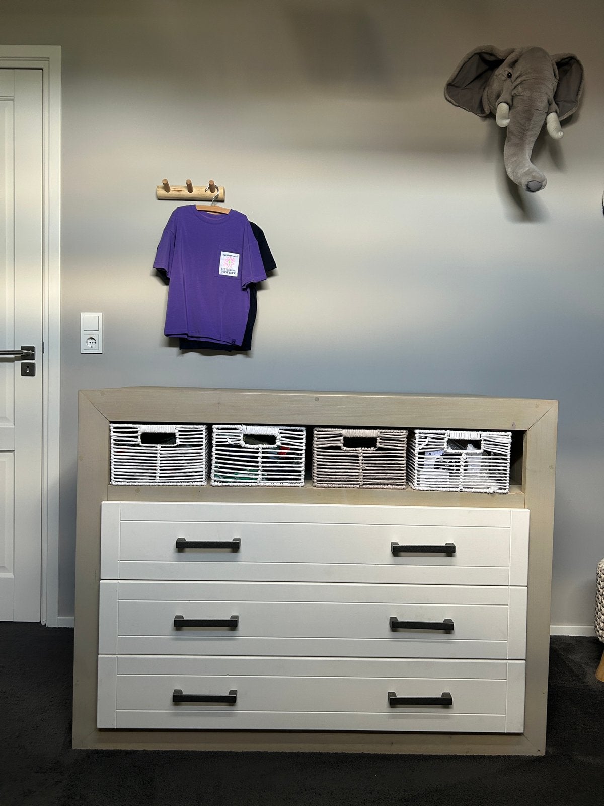 Commode van steigehout, stoer afgewerkt, Ophalen, Gebruikt, Jongetje of Meisje