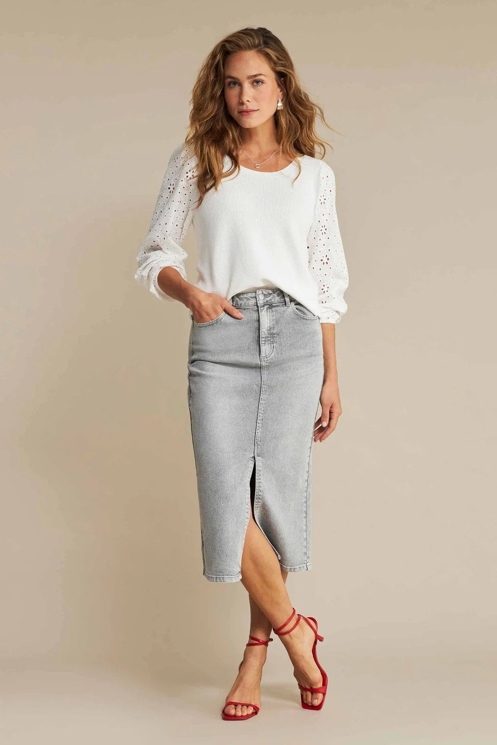 Denim Red Button mt.42, Kleding | Dames, Jurken, Zo goed als nieuw, Maat 42/44 (L), Grijs, Onder de knie, Ophalen of Verzenden