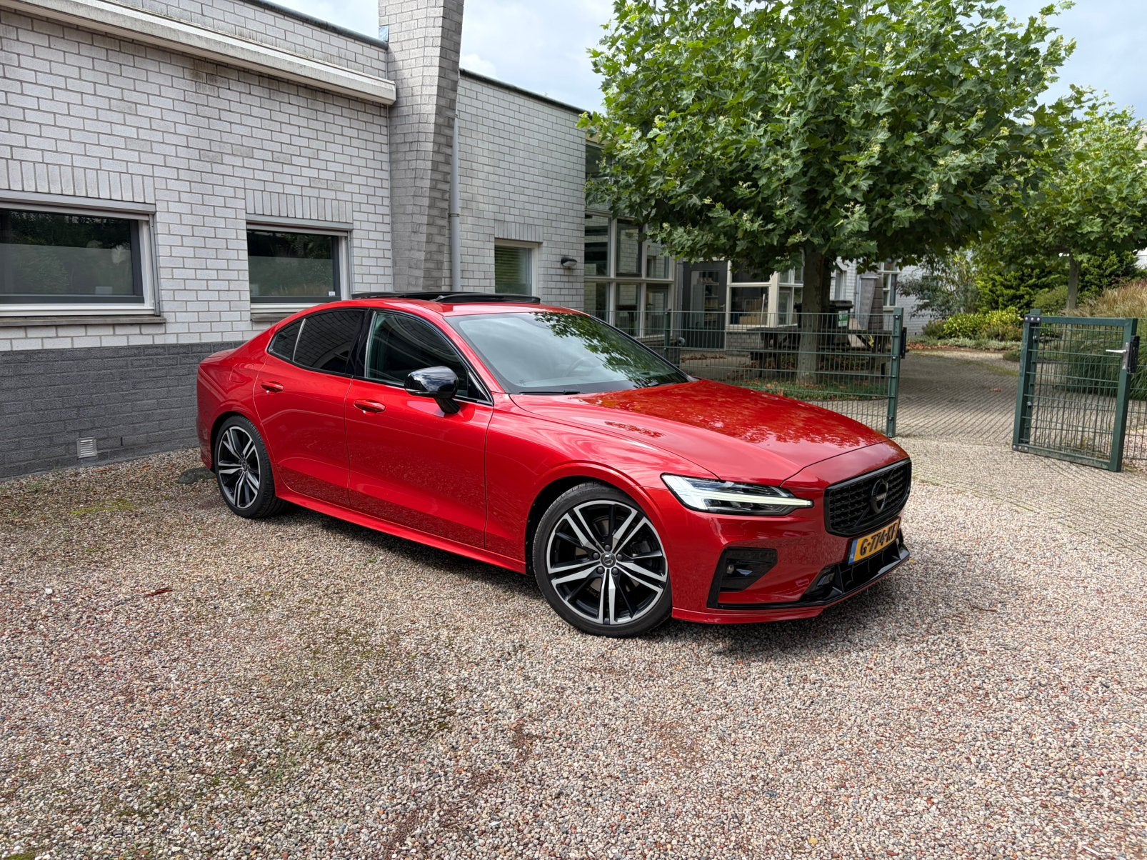 Volvo S60 T5 211pk Geartronic 2019, Auto's, 1800 kg, Zwart, 4 cilinders, 1969 cc