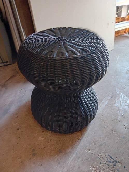 Kunststof pitriet salontafel voetenbankje tafel kleur zwart, Ophalen, Rond, Minder dan 50 cm, Zo goed als nieuw