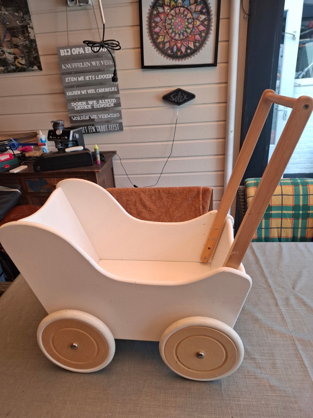 Houten Poppenwagen - Wit met Houten Wielen, Ophalen