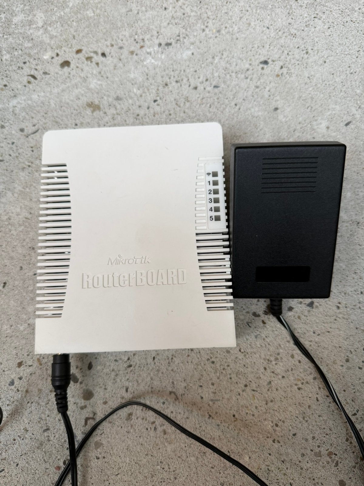 mikrotik routerboard 951ui 2hnd router, Ophalen of Verzenden, Gebruikt, Router, Mikrotik