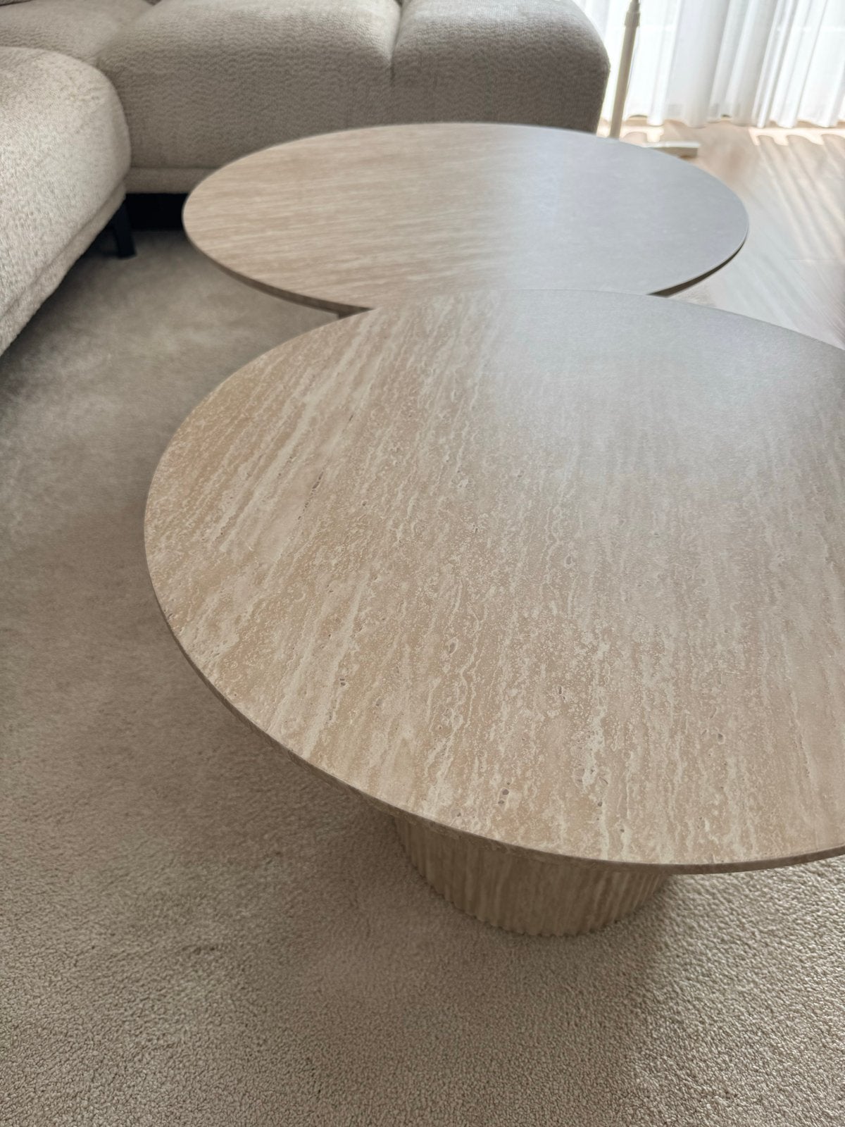 Ronde salontafel van namaak travertin, zo goed als nieuw, Overige materialen, Rond, Zo goed als nieuw, 5 – 50