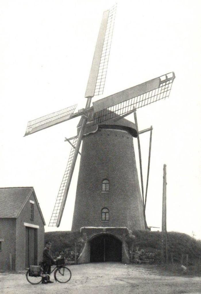 St. Huibrechts-Lille (Belgje) De Windmolen. met postbode, Verzamelen, Ophalen, 1940 tot 1960, Ongelopen, Limburg