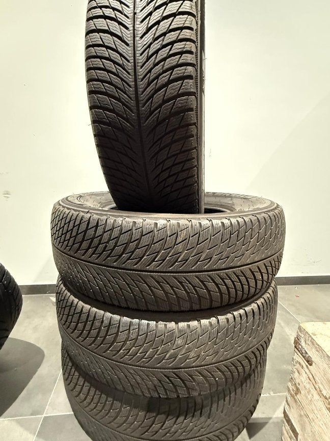 Michelin winterbanden 255/70/18 Gebruikt in Nieuwstaat, Ophalen