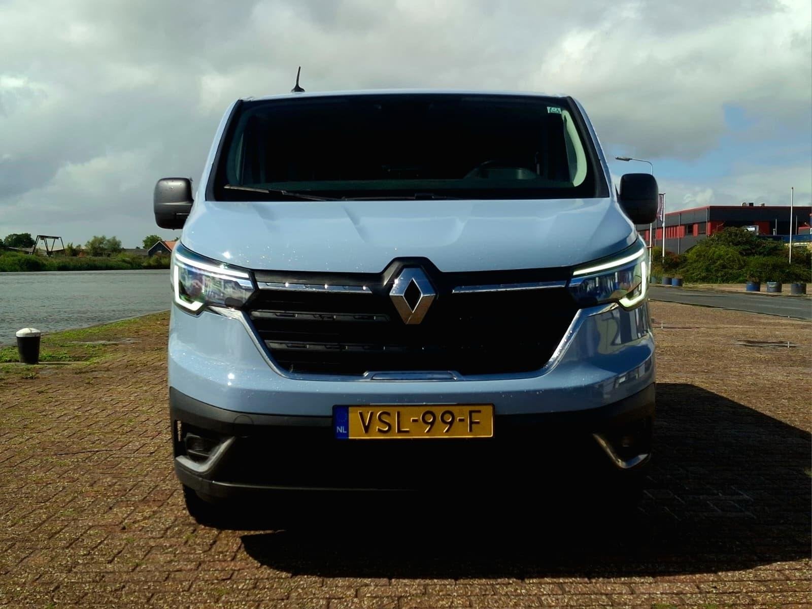 Renault Trafic 2.0 dCi L2H1 DC | Led | Unieke Kleur | Stuur, Voorwielaandrijving, Stof, Gebruikt, 4 cilinders