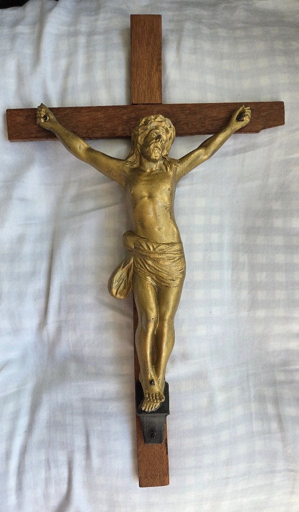Antiek kruis-beeld met gedetailleerde gouden Christusfiguur., Antiek en Kunst, Ophalen of Verzenden