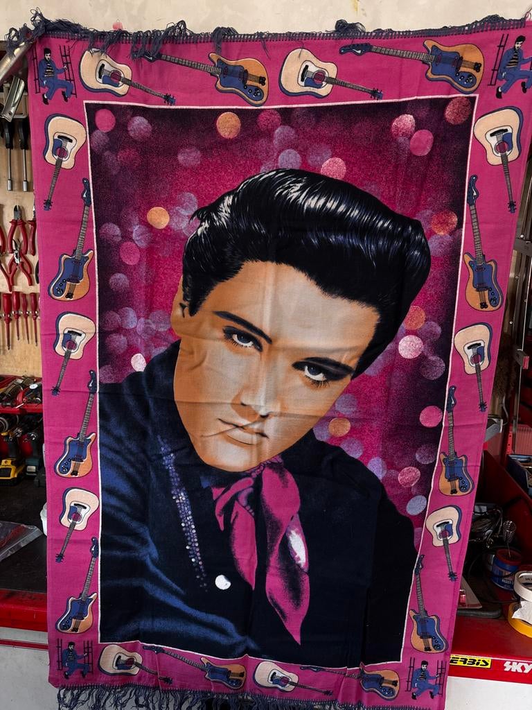 Groot Elvis Presley wandkleed / muurkleed met gitaren, Ophalen, Gebruikt, 100 tot 150 cm, 50 tot 100 cm