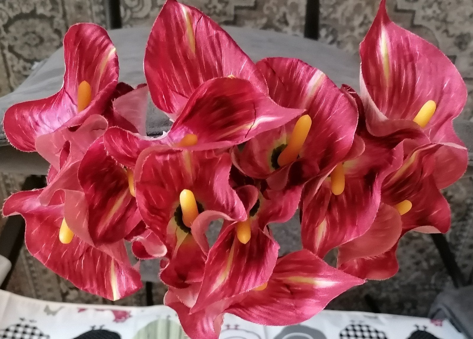 ECHT ZIJDEN KUNSTBLOEMEN WERKELIJK SCHITTEREND MOOI (NIEUW)., Ophalen of Verzenden, Boeket, 64 cm, Onderhoudsvrij