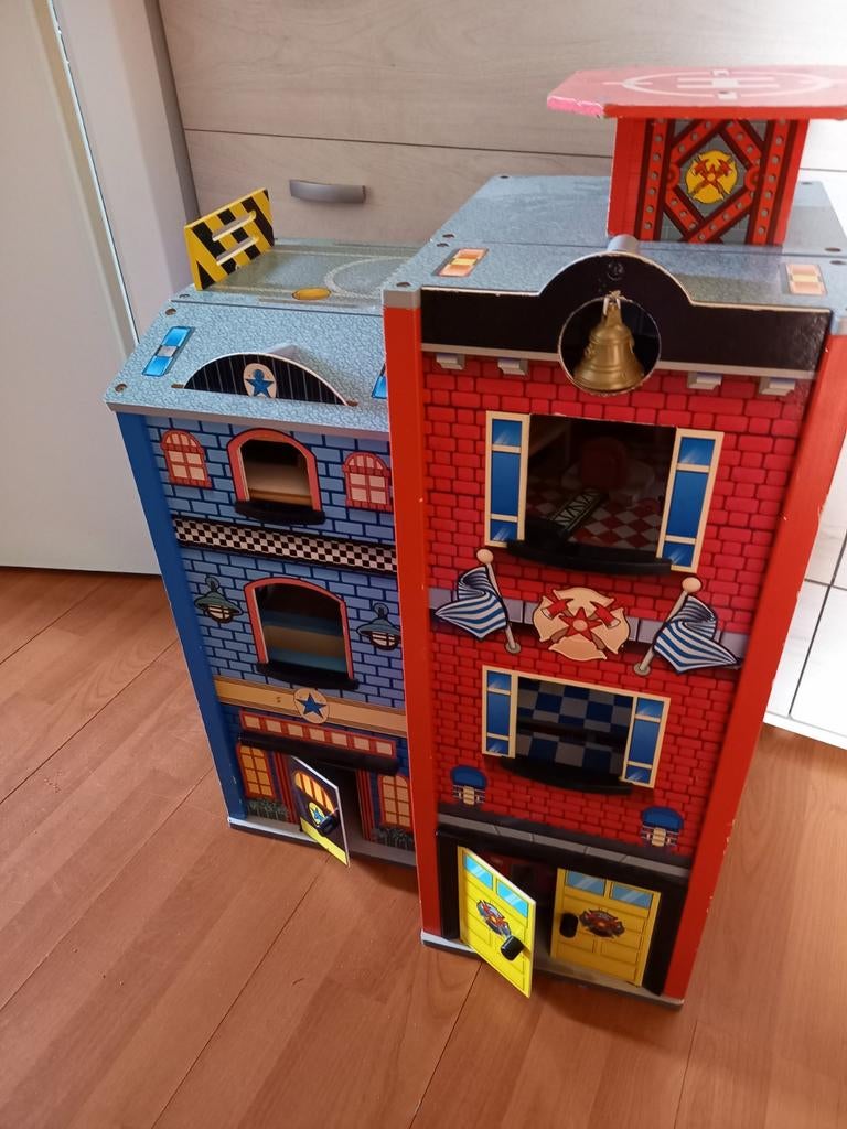 Grote houten brandweerkazerne en politiebureau, Ophalen, Gebruikt, Poppenhuis