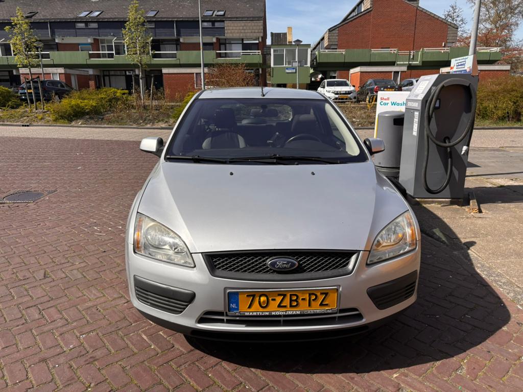 Ford Focus 1.6 74KW 3D 2007 Grijs, Auto's, Ford, 1596 cc, 15 km/l, 4 cilinders, 49 €/maand
