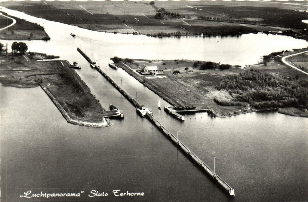 Luchtpanorama Sluis Terhorne - 1968 gelopen, Verzamelen, Verzenden, 1960 tot 1980, Gelopen, Noord-Brabant